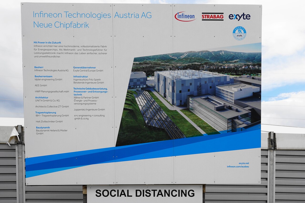 Information board about the construction of the new chip factory of Infineon Technologies Austria AG. Location Villach Auen, Siemensstraße 2, Carinthi