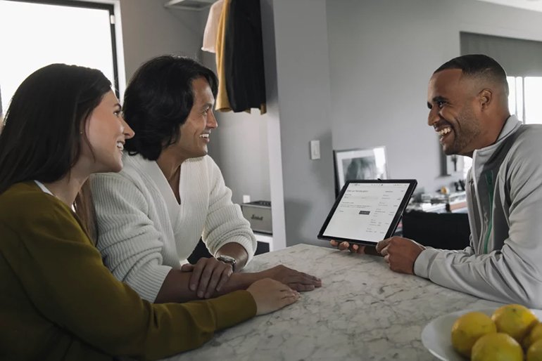 How Transparent Solar Sales Build Trust and Close Deals