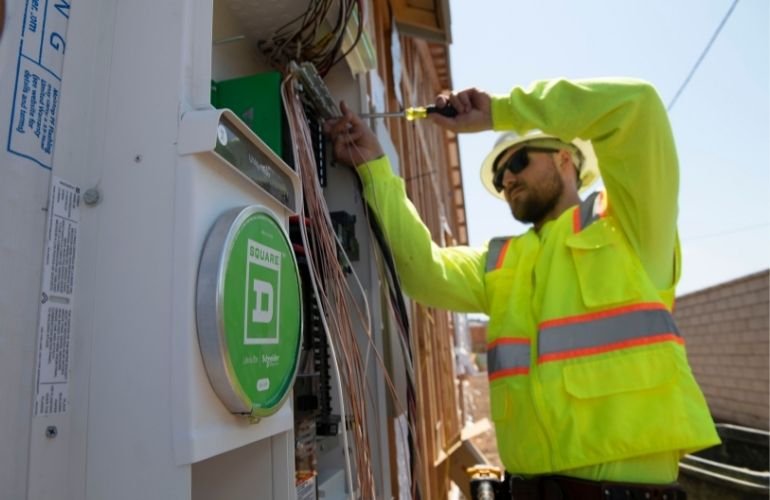 Schneider Electric Expands Solar Solutions with SE Advisory Services